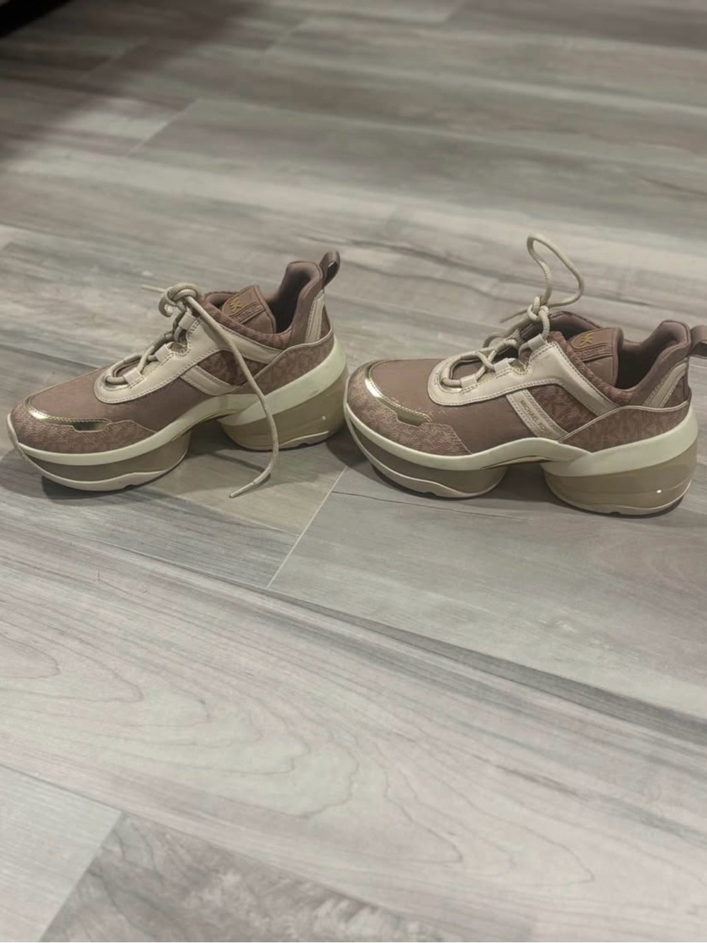 Michael Kors Women’s Olympia Trainer Extreme Sig Semi Lux Sneaker Size 8 - Picture 5 of 7